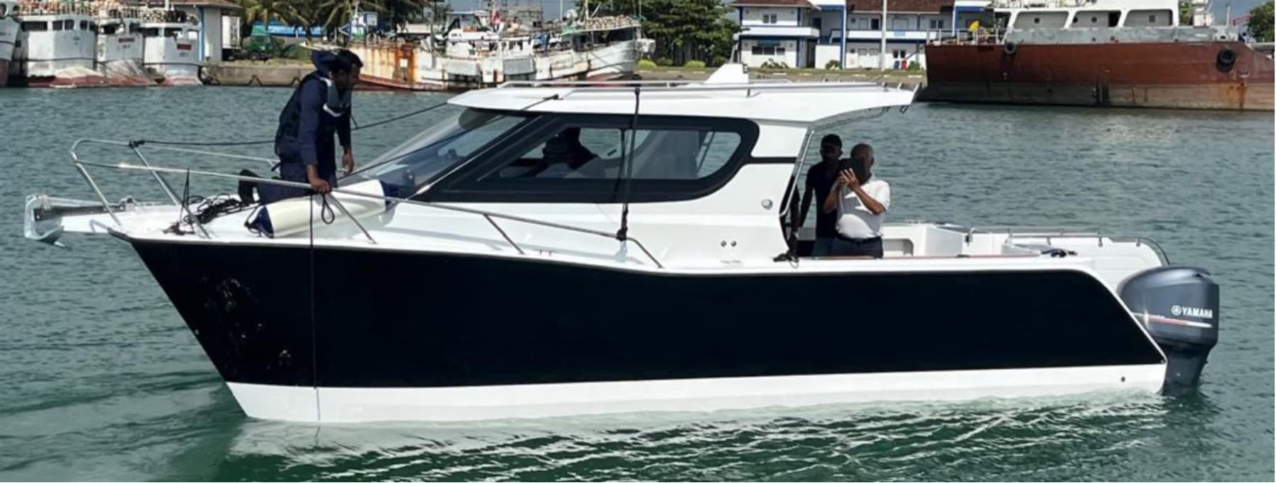 Outrunner Catamarans F7NINE side profile